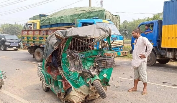 ময়মনসিংহের সদর উপজেলায় ট্রাকচাপায় অটোরিকশা চালক নিহত।