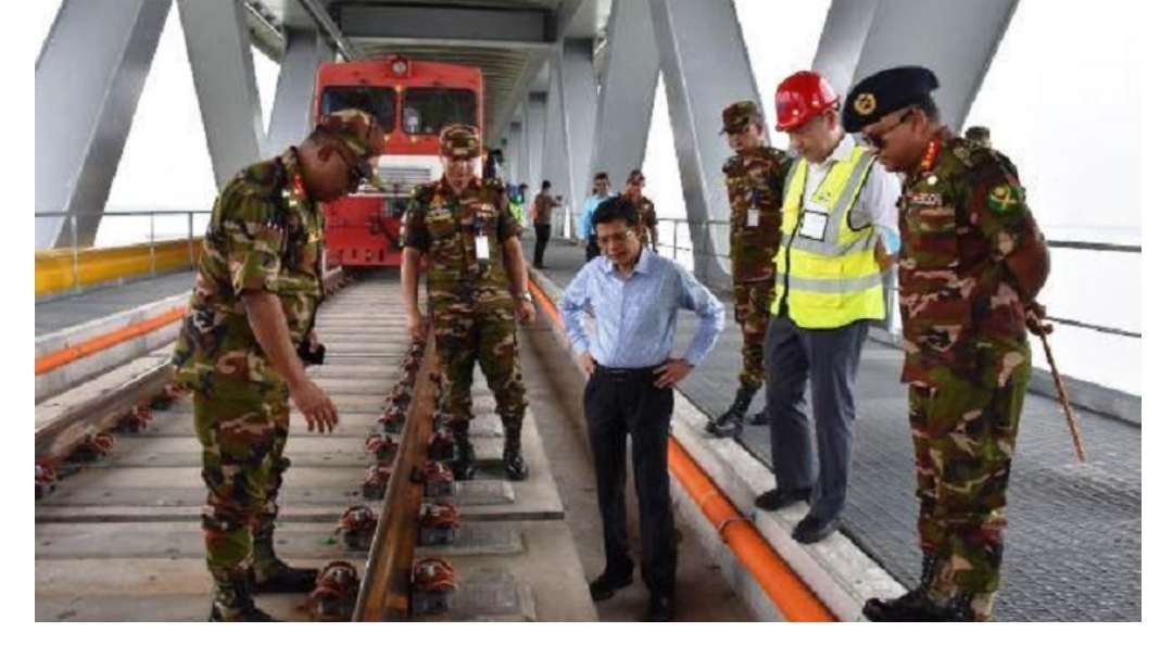 স্বপ্নের পদ্মা রেল সংযোগ প্রকল্প পরিদর্শন করেছেন মন্ত্রিপরিষদ সচিব মো. মাহবুব হোসেন।