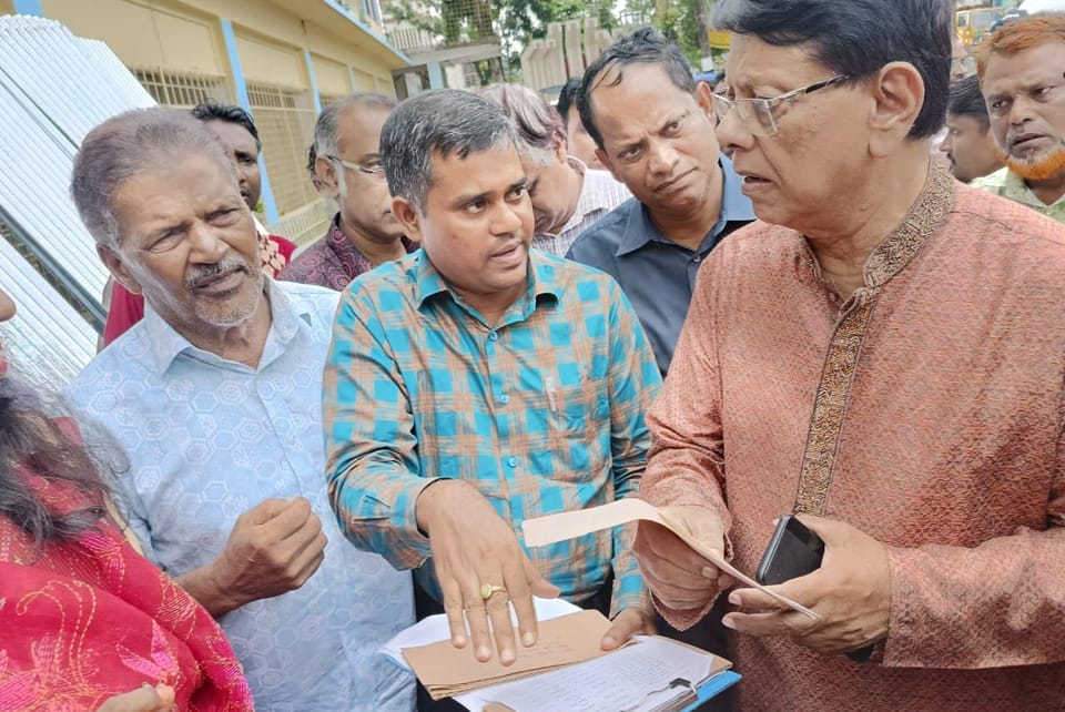 ময়মনসিংহের ঈশ্বরগঞ্জে দূর্যোগ ব্যবস্থাপনা ও ত্রান মন্ত্রণালয়ের নগদ অর্থ ও ঢেউটিন বিতরণ।