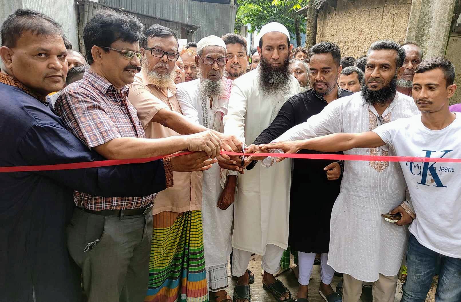 রূপগঞ্জে বস্ত্র ও পাটমন্ত্রীর নির্দেশে নির্মিত চার সড়কের উদ্বোধন