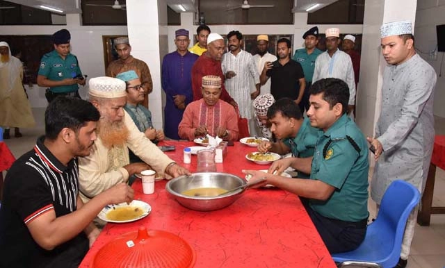 ব্যতিক্রমী দৃষ্টান্ত স্থাপন করলেন ডিএমপি কমিশনার