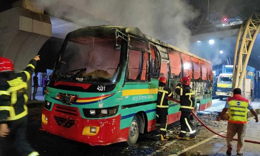 অবরোধের আগের রাতে বাসে আগুন নাশকতার আরেক রুপ।