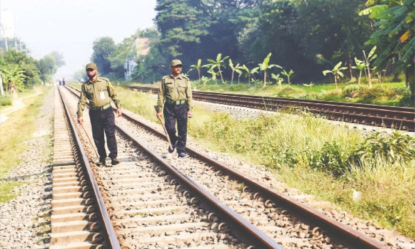 আবার রেললাইন কাটা, খোলা হলো ক্লিপ