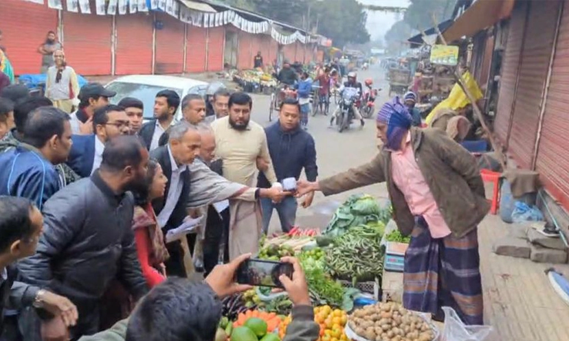 নির্বাচন বর্জনের লিফলেট বিতরণ করে যা বললেন রিজভী