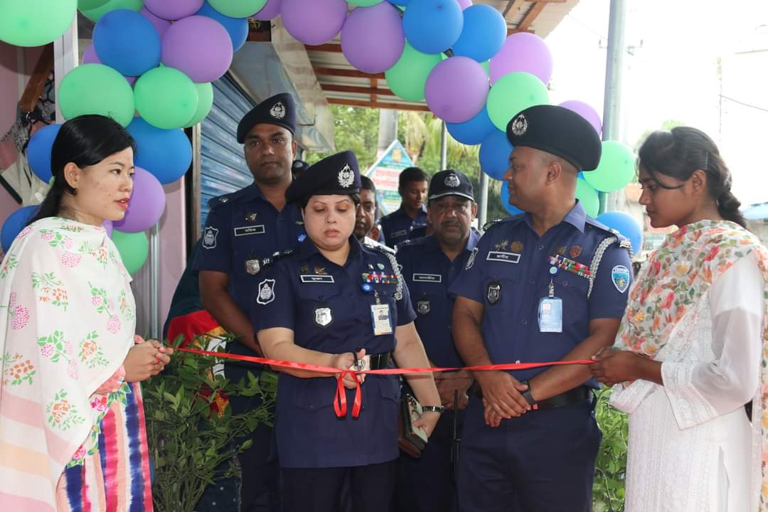 খাগড়াছড়িতে জেলা পুলিশের উদ্যোগে বৃক্ষরোপন কর্মসূচী উদ্বোধন