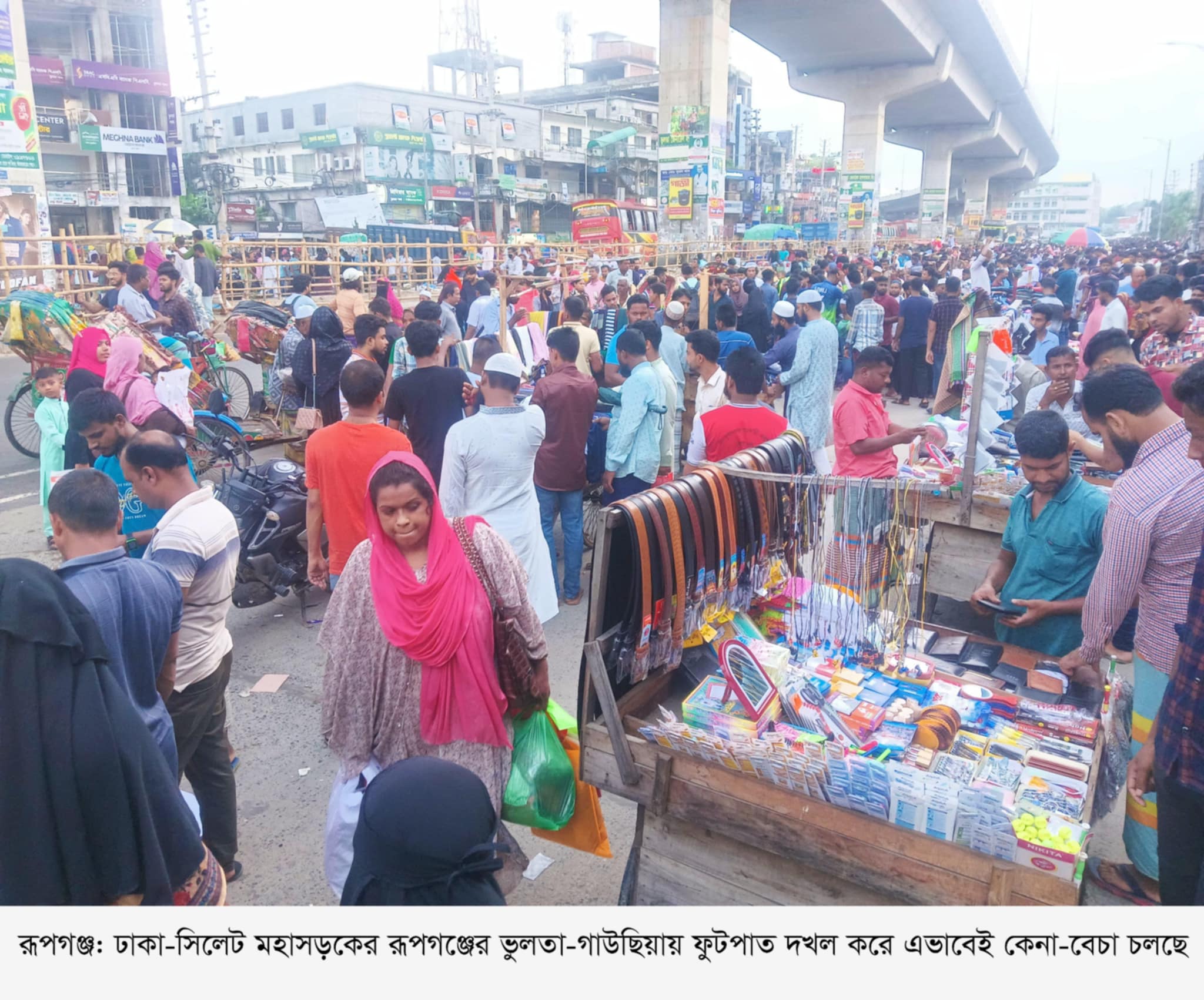 ঢাকা-সিলেট মহাসড়কের ভুলতা-গাউছিয়া ফের হকারদের দখলে 