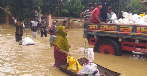 বুড়িচংয়ে লোকজনকে উদ্ধারের আকুতি, নৌকা ও খাবার পানির তীব্র সংকট