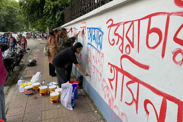 শহর পরিচ্ছন্নতায় হাত দিলেন শিক্ষার্থীরা