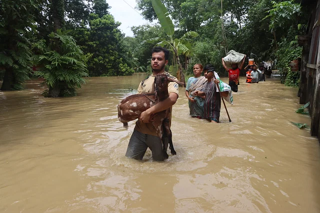 বুড়িচংয়ে খোলা আকাশের নিচে বন্যাদুর্গত দেড় লক্ষাধিক মানুষ