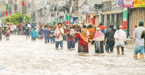 প্রত্যন্ত এলাকায় যাচ্ছে না ত্রাণ