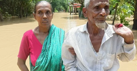 ‘এক কাপড়ে বাইর হইছি, কিচ্ছু আনতাম পারছি না’