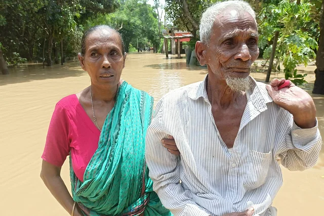 ‘এক কাপড়ে বাইর হইছি, কিচ্ছু আনতাম পারছি না’