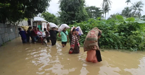 বন্যায় কমেছে পানিবন্দী পরিবারের সংখ্যা, বেড়েছে মৃত্যু