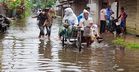 বন্যায় মৃতের সংখ্যা বেড়ে দাঁড়াল ৫৪ জনে