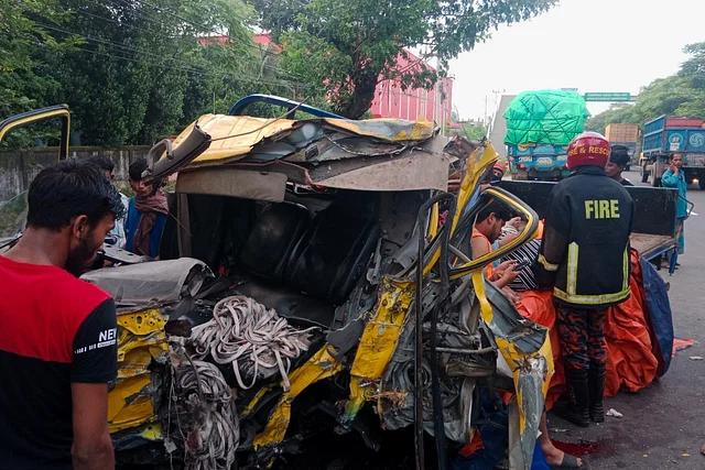 ফেনীতে ত্রাণ দিয়ে ফেরার পথে দুর্ঘটনা, আহত ৯