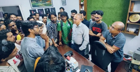 থানায় মায়ের ১২ ঘণ্টা অপেক্ষার পর মধ্যরাতে মামলা নিল পুলিশ