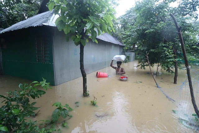 বন্যায় মৃত্যু বেড়ে ৬৭