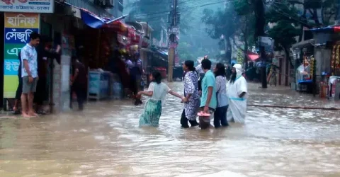 কক্সবাজারে হোটেলে আটকা ২৫ হাজার পর্যটক