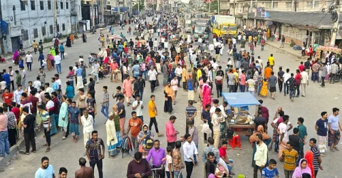 গাজীপুরের শিল্প এলাকায় পাওনা না পেয়ে বারবার সড়কে নামছেন শ্রমিকেরা