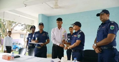 জয়পুরহাটে ঘুষ-তদবির ছাড়াই ১২০ টাকায় পুলিশে চাকরি পেলো ১৩ জন